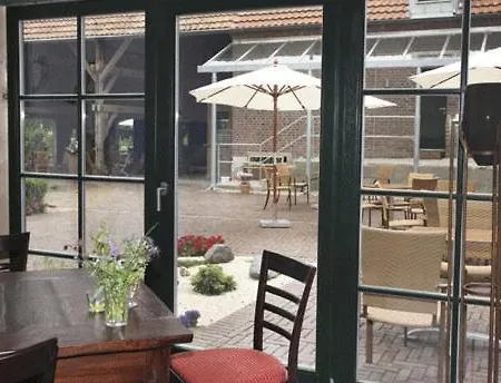 Lindenhof Gaestehaus & Hofcafe בית הארחה קרננבורג