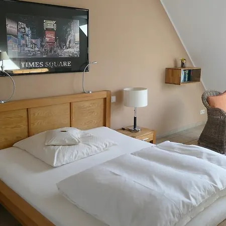 Lindenhof Gaestehaus & Hofcafe 3* קרננבורג