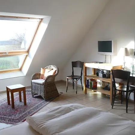 Lindenhof Gaestehaus & Hofcafe