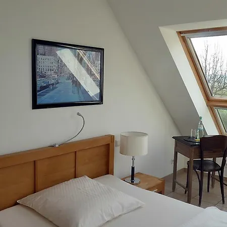 Lindenhof Gaestehaus & Hofcafe بيت ضيافة