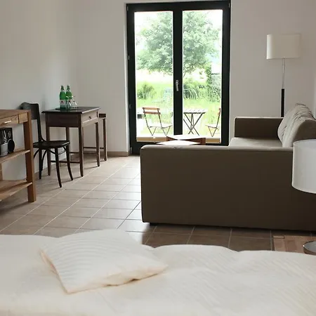 Lindenhof Gaestehaus & Hofcafe קרננבורג