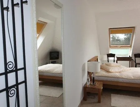 Lindenhof Gaestehaus & Hofcafe בית הארחה