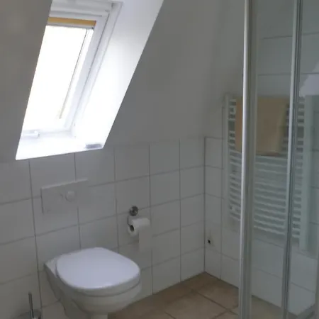 בית הארחה Lindenhof Gaestehaus & Hofcafe קרננבורג